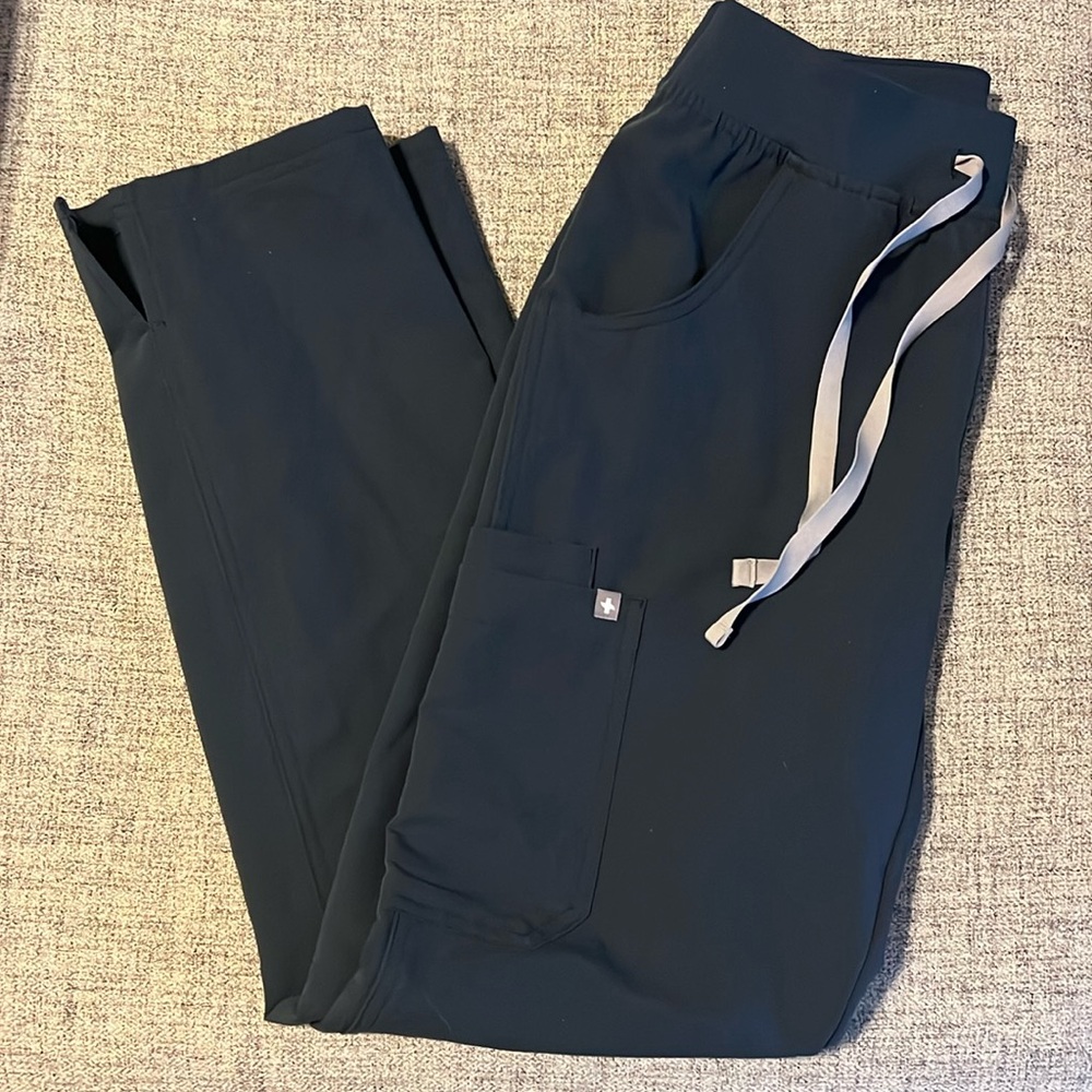 FIGS - Kade cargo scrub pant, dark harbor, size XS